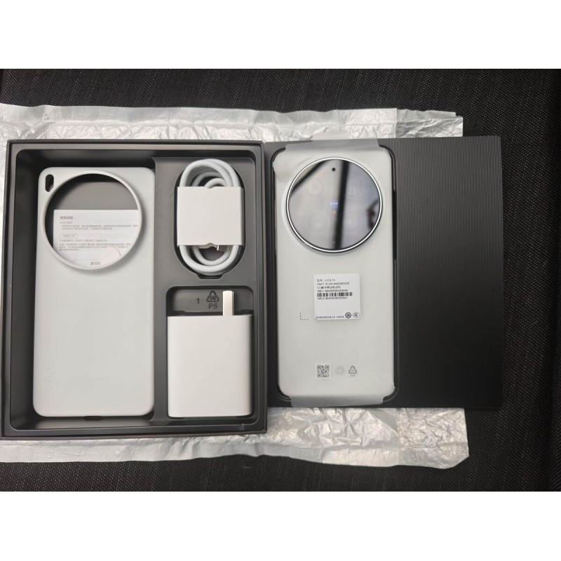 Vivo X300 Ultra China Version 512 GB White - Pre-owned